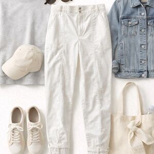 White House Black Market Classic White Pants